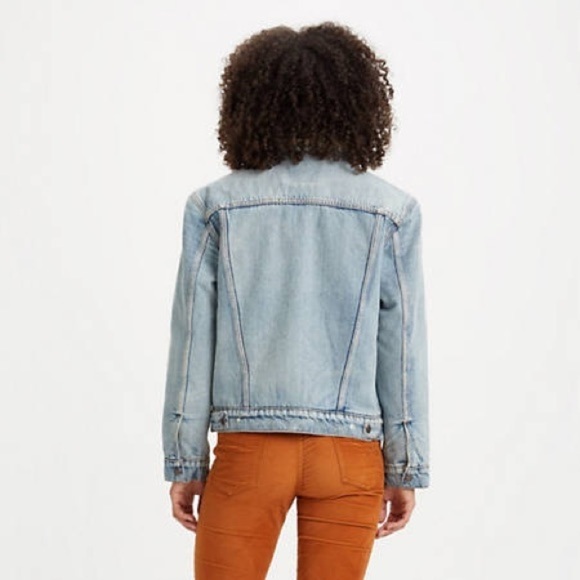 Levi’s Premium Ex-Boyfriend Sherpa Trucker Jacket - Picture 2 of 10